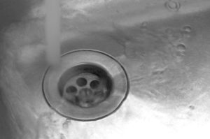 Udrażnianie rur - domowe sposoby