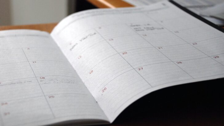 Kalendarze firmowe – doskonała organizacja i piękna ozdoba